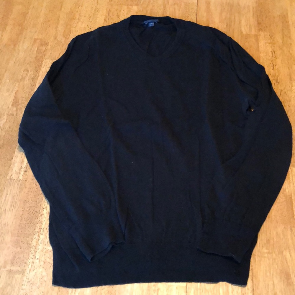 Gap Black v-neck sweater